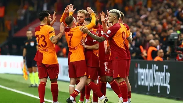 Galatasaray Şubat ayında adeta vites artırdı. Sadece bir gol yenilerek tamamlanan Şubat ayında sarı kırmızılılar Fenerbahçe'yi enselerinde hissetseler de hata yapmadılar.