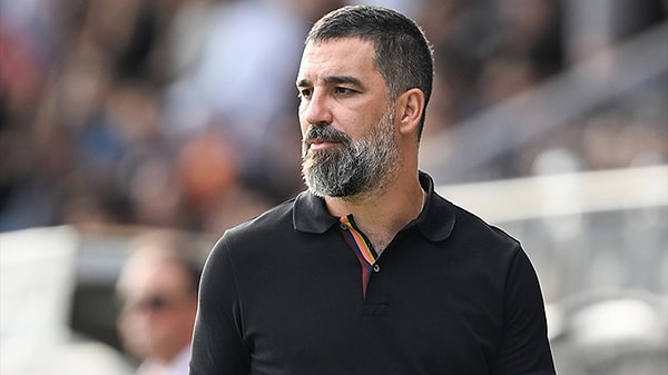 Arda Turan, ''Başta takım kaptanı olmak üzerine hepinizi tebrik ederim. Buraya 13-14 kişi geldik. Birkaç tane genç kardeşimiz ilk Süper Lig maçını oynadı. Hayırlı olsun" dedi.