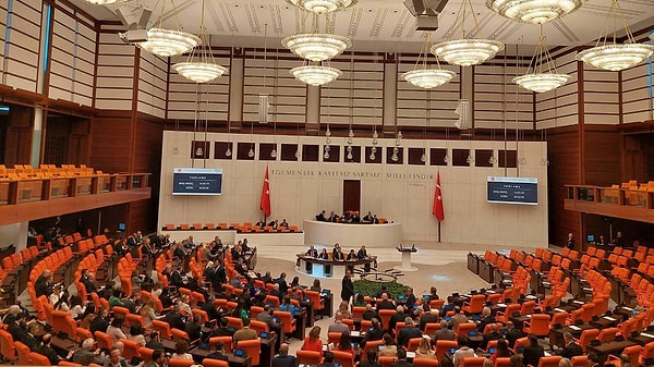 CHP, DEM Parti ve İYİ Parti milletvekilleri ile bir bağımsız milletvekiline ait *Yasama Dokunulmazlığının Kaldırılması Hakkında Cumhurbaşkanlığı Tezkereleri*, TBMM Başkanlığına iletildi.