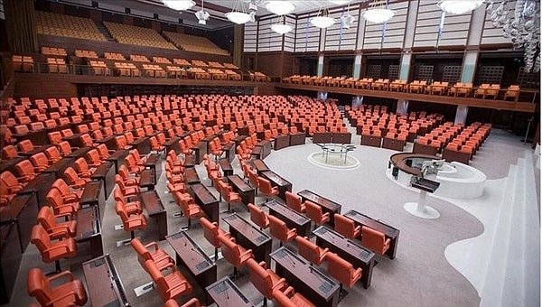 Dosyaları Karma Komisyona sevk edilen milletvekilleri şöyle; CHP Aydın Milletvekili Hüseyin Yıldız, DEM Parti Mardin Milletvekili Kamuran Tanhan, İYİ Parti Gaziantep Milletvekili Mehmet Mustafa Gürban, Bağımsız İstanbul Milletvekili Cemal Enginyurt.