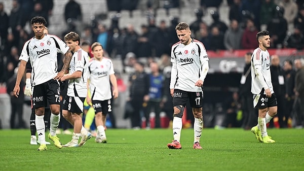 Hem mali hem de yönetim anlamında sıkıntılı günler geçiren Beşiktaş, ligdeki son maçında Hatayaspor'la 1-1 berabere kaldı.