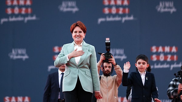 Meral Akşener, İYİ Parti ile birlikte Millet İttifakı’nın içinde yer almış ancak 2023 yılındaki genel seçimleri Cumhur İttifakı’nın kazanması sonrasında İYİ Parti’den istifa etmişti.