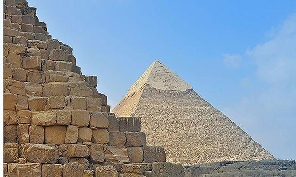 Standing at 146 meters tall, the Great Pyramid boasts such astonishing features that it seems impossible for people of that time to have constructed it.