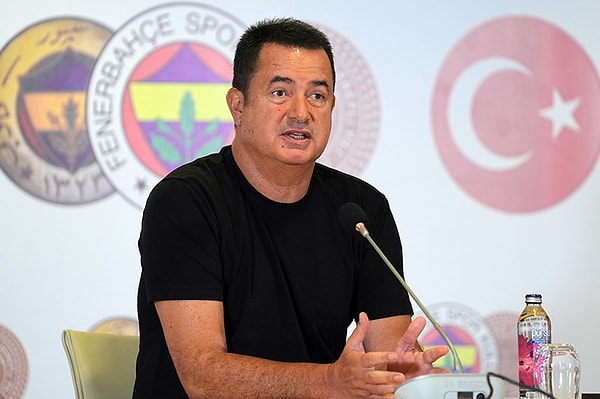 ''Galatasaray Kulübü'ne bir tepkim yok, yöneten arkadaşlara tepkimi gösteriyorum.'' diyen Ilıcalı, dönemin TFF Başkanı Mehmet Büyükekşi ile Galatasaray yönetiminin basından gizli bir şekilde Urfa'da bir kundura fabrikasında buluştuklarını iddia ederek şunları söyledi👇