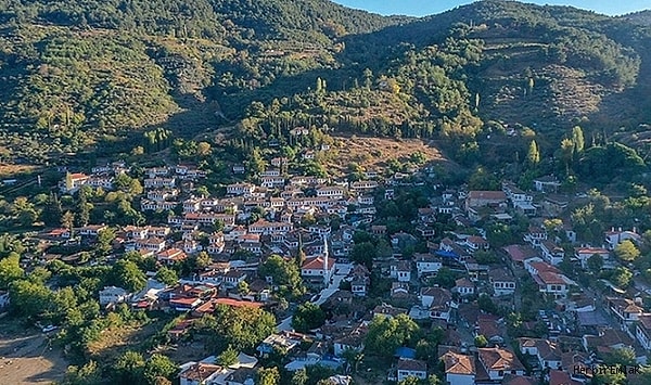 Yapılan değişikler sonrası akıllara Anayasa Hukukçusu Tolga Şirin'in sözleri geldi. Konuyla ilgili T24'e konuşan Tolga Şirin ise kanun teklifinde söz konusu maddedeki "imar hakkı aktarımı" konulu hükmünün taşınmazlara keyfi el atmalara fazlasıyla müsait olduğuna dikkat çekerek, “Bir sabah tapulu evinizin, "imar hakkı aktarımı" ile şehrin ücra köşesindeki bir arsayla değiştirildiğine tanıklık edebilirsiniz” demişti.