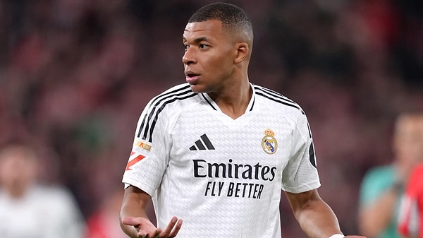 Real Madrid'e büyük umutlarla transfer edilen Kylian Mbappe, gösterdiği performansla hayal kırıklığı yaratmaya devam ediyor.