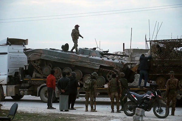 Terör örgütü Heyet Tahrir eş-Şam (HTŞ) önderliğindeki silahlı gruplar, Suriye Devlet Başkanı Başer Esad’ın kontrolündeki Halep ile Hama’yı ele geçirmiş ve Suriye’deki iç savaş son yıllarındaki en kanlı çatışmalarına sahne olmuştu.