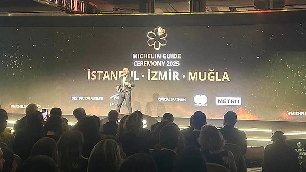 Gastronomi dünyasının en prestijli öldülü olan Michelin Rehberi için bu akşam İstanbul’da ödül gecesi düzenlendi. Düzenlenen gecede, Türkiye’den İstanbul, İzmir ve Muğla’daki restoranlar değerlendirildi ve en iyiler Michelin Rehberi’nde yer almaya hak kazandı. Muğla, toplam 10 restoranla listeye en fazla yeni mekan sokan il oldu.