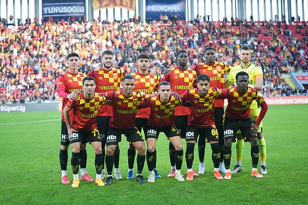 Maça damgasını buran olay ise Göztepeli Juan'ın kaçırdığı pozisyon oldu. Juan öyle bir gol kaçırdı ki kimse gözlerine inanamadı.