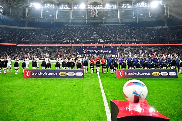 Jose Mourinho ve Serdar Topraktepe'nin taktik savaşı halinde geçen maçta tempo zaman zaman düşse de heyecan hiç azalmadı.