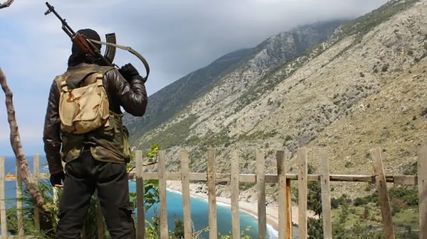 Ülkeden kaçan Esad'a bağlı grupların elinde ise sadece iki vilayet kaldı. Bu iki yer Rus üslerinin de bulunduğu Lazkiye ve Tartus.