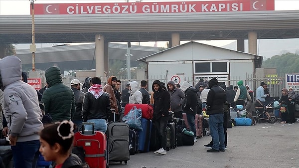 Suriyelilerin dönüşü gerçekleşirse bundan kira fiyatlarının da etkileneceği düşünülüyor. Türkiye genelinde göçmenlerin toplam 600 bin konutta yaşadığı, bunların yarısının da İstanbul'da olduğu tahmin ediliyor.