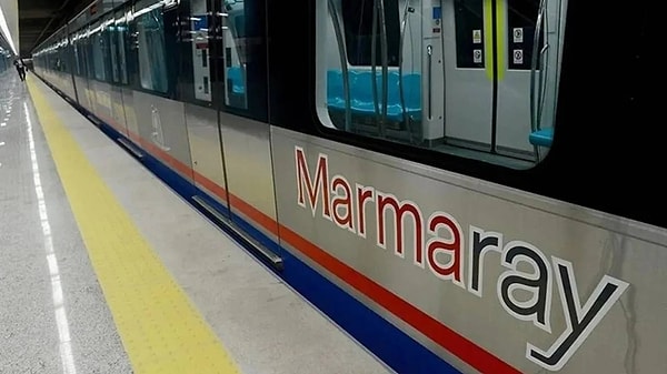 Marmaray'dan yapılan açıklamada "Sayın yolcularımız; Marmaray trenlerimiz teknik bir arıza nedeniyle Halkalı-Gebze-Halkalı ve Sirkeci-Kazlıçeşme yüzeysel hattında geçici süreli işletilememekte olup arızanın giderilmesi için teknik ekiplerimiz çalışmalarına devam etmektedir." denildi.