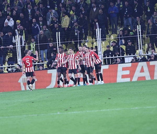 Sarı-lacivertliler, turnuvadaki 6. maçında evinde Athletic'e 2-0 yenildi.