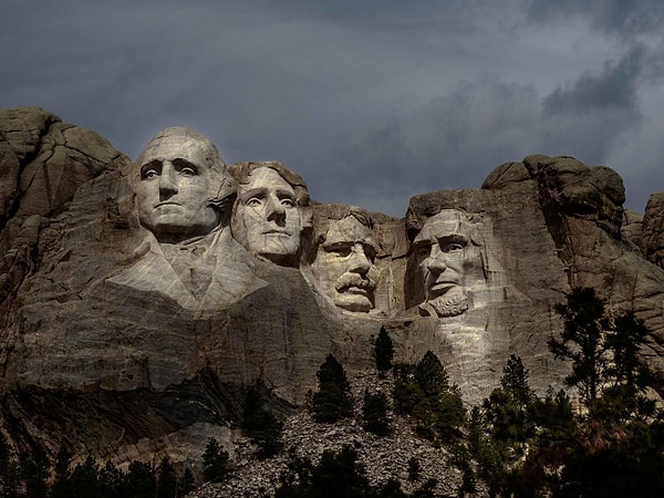 Bonus: George Washington, Thomas Jefferson, Abraham Lincoln ve Theodore Roosevelt. Yani bir ulusun doğuşu, büyümesi, gelişmesi ve korunması.