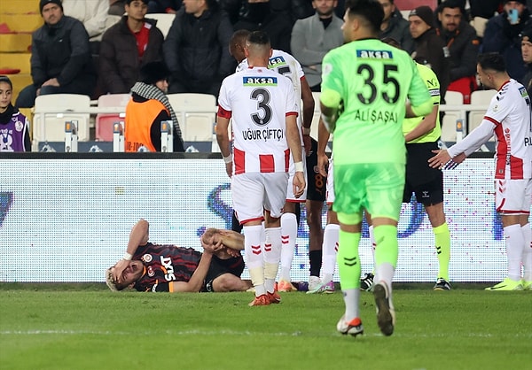 Galatasaray, Sivasspor deplasmanında üç puan alsa da hem Barış Alper Yılmaz'dan hem de Osimhen'den olmuştu.