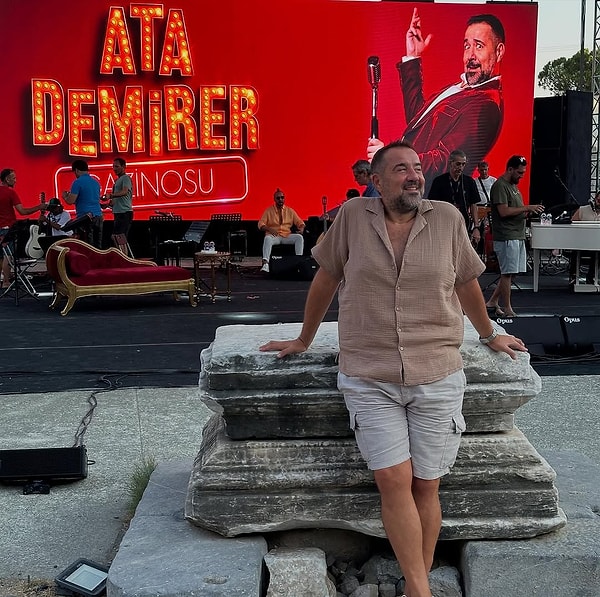 “Ata Demirer Gazinosu” ile yaz turnesine çıkan, her fırsatta da kendisini serin sulara bırakan Demirer yine adından sıkça söz ettirdi.