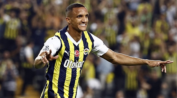 Bu sezon Fenerbahçe formasıyla 15 maça çıkan Rodrigo Becao, 1 gol ve 1 asistle takımına katkı sağladı.