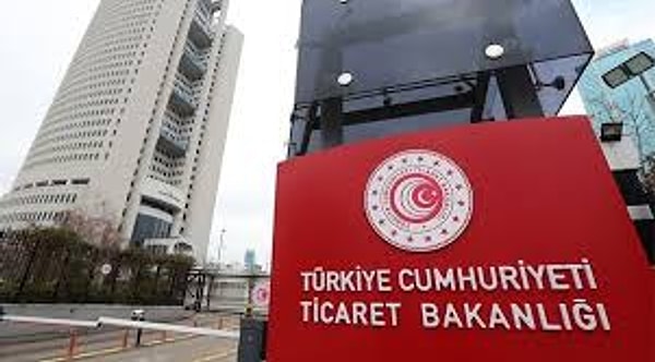 Bakanlığın Güvensiz Ürün Bilgi Sistemi üzerinden yaptığı açıklamada, uçlu kalemde fitalat, oyuncakda ağır metal, boğulma oda kokularında yaralanma, yanma, alerjik reaksiyon tehlikesi, kol saatinde ve boya kalemlerinde kimyasal risk nedeniyle 10 farklı ürün piyasadan toplatılıyor. İşte piyasadan toplanmasına karar verilen 10 ürün ve toplatılma nedenleri: