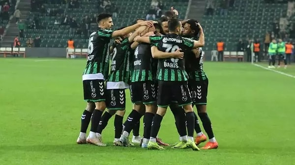 Ligde lider Bandırmaspor'un ve onu averajla takip eden Kocaelispor'un 32'şer puanı var. Direkt çıkan iki takımı takip eden 3.sıradaki takımın ise puanı 28!