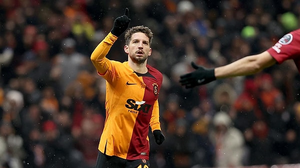 Galatasaray’ın tecrübeli ismi Dries Mertens, futboluyla olduğu kadar hassasiyetiyle de takdir topladı.