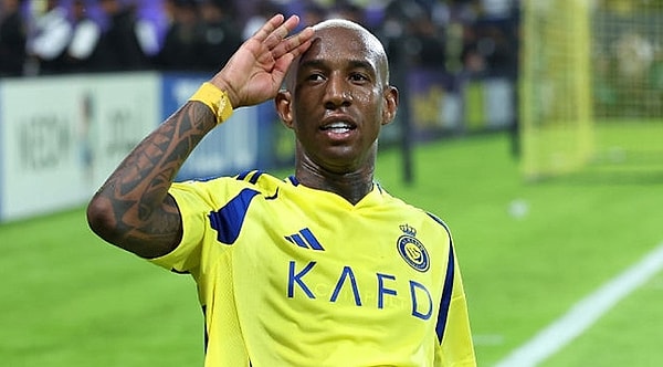 Talisca için bir süredir Fenerbahçe Asbaşkanı Acun Ilıcalı'nın devrede olduğu haberleri servis edilirken, TRT Spor kaynaklı haberde Sarı-Lacivertlilerin 30 yaşındaki futbolcuyu kiralama konusunda önemli mesafe katettiği aktarıldı.