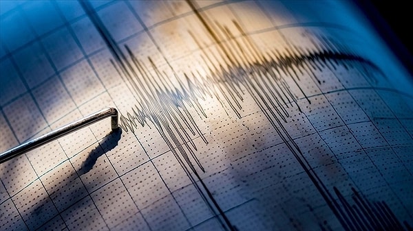 Marmara Denizi’inde yaşanan 3.5 büyüklüğündeki deprem ise Tekirdağ’ın Marmaraereğlisi ilçesi açıklarında saat 15.08’de ve 7 kilometre derinlikte yaşandı.