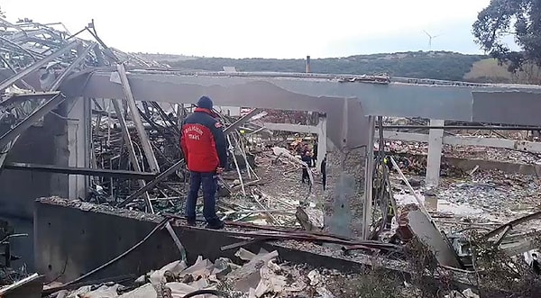 Parmakları küçük olanların, kapsüllerin içine yerleştirilen macunu daha rahat yerleştirdikleri için fabrikanın bu alanında tercih edildiği ifade edildi.