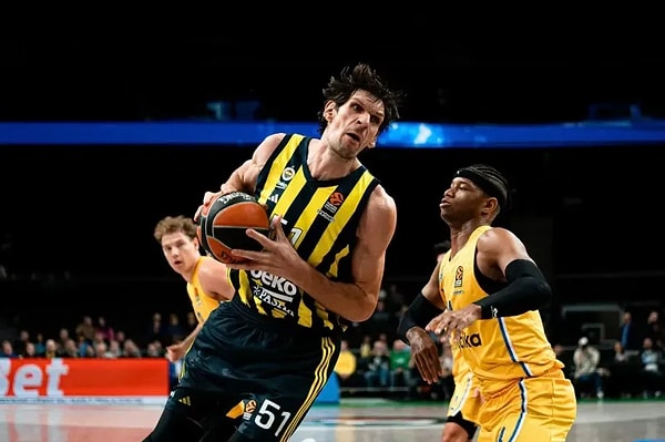 Kadroya takviye yapılması beklenirken sezon başında takıma katılan Boban Marjanovic ve Erten Gazi'ye veda edilmişti.