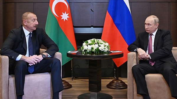 Olay üzerine Rusya Devlet Başkanı Vladimir Putin, Azerbaycan lideri İlham Aliyev’e özür telefonunda bulundu. Özür dileyen Putin, kazayla ilgili ‘trajik olay’ ifadelerini kullandı.