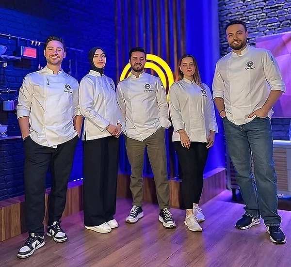 2. MasterChef'te büyük final heyecanı başladı! Eda, Kerem, Onur, Beyza ve Semih'in şef ceketi kazanmasının ardından finalistler belli olmaya başladı. İlk finalist Semih olurken, ikinci finalist olmayı garantileyen isim Onur oldu. Beyza, Kerem ve Eda arasında geçen kıyasıya mücadelenin sonunda üçüncü finalist de belli oldu.