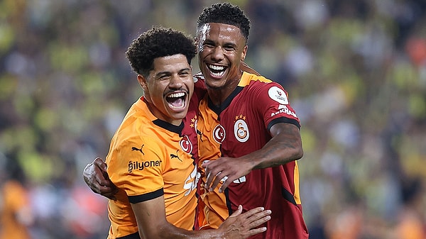 Galatasaray'ın yaz transfer döneminde İngiltere Championship ekibi Norwich City'den 18 milyon euro bonservis bedeliyle karosuna kattığı Gabriel Sara,  bu zamana kadar gösterdiği performansla taraftarından tam not aldı.