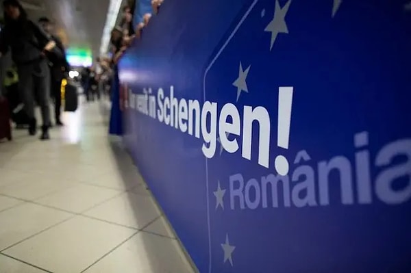 Bulgaristan ve Romanya, 1 Ocak’ın ilk dakikalarında Avrupa Birliği (AB) konseyi tarafından Schengen Bölgesi’ne fiilen dahi oldu.