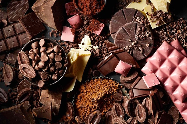 For humans, the toxic dose of theobromine is approximately 1,000 milligrams (mg) per kilogram of body weight.