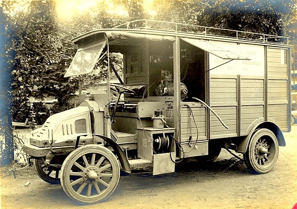 In 1914, the first mobile X-ray unit set out toward the Battle of Marne.