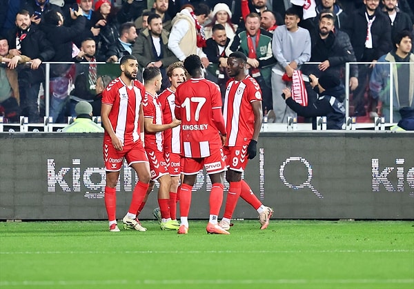 Carlo Holse'nin iki golüyle Samsunspor üç puanı alırken maçın ardından sosyal medyaya da ilginç bir görüntü yansıdı.