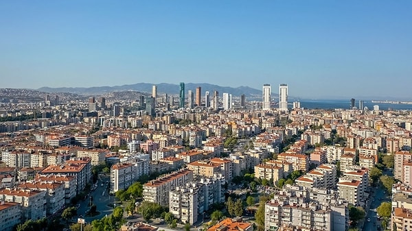 Yabancı yatırımcı talebinin ve düzensiz göçün konut fiyatlarını artırdığına dikkat çeken Gökçe mevcut sistemin dar gelirli vatandaşların barınma ihtiyacını karşılamadığını belirtti. Sorunlara çözüm getirebilmek için 9 maddelik önerilerini paylaştı.