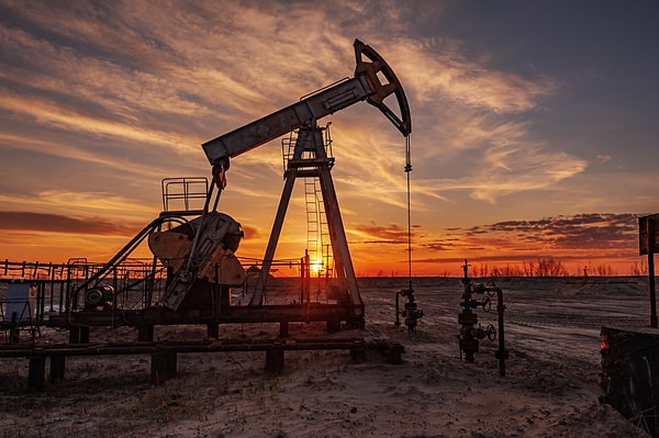 Brent petrol fiyatları, Ekim ayından bu yana ilk kez 80 doların üzerine çıktı ve günü 80,50 dolar seviyesinde tamamlıyor.