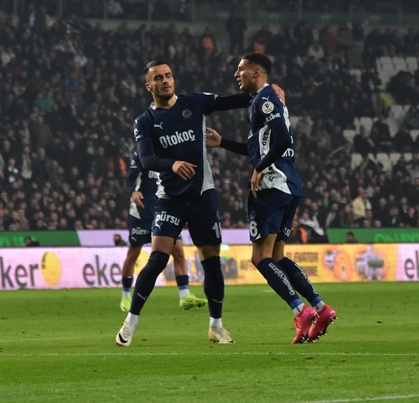 Mourinho yönetimindeki Kanarya, haftaya da Adana Demirspor deplasmanına çıkacak. 👇