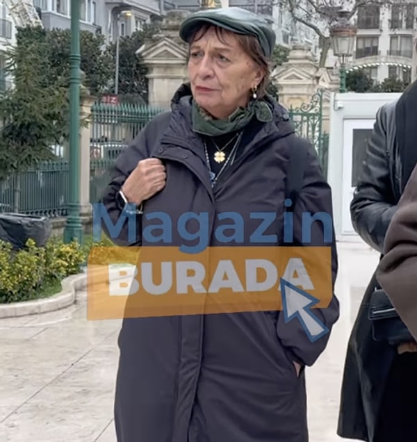 Bedia Ener’e son görevini yapmak için camiye gelen bir diğer usta isim Ayten Uncuoğlu, titreyen sesiyle gözyaşlarına zor hakim oldu.