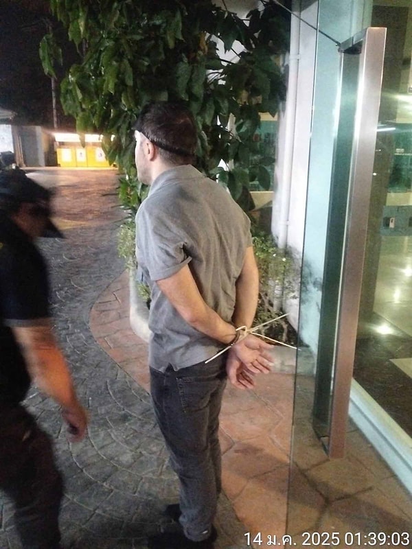 Pattaya polisinin yaptığı ön incelemede, şüphelilerin Masis Erkol’u tanıdığı ve olayın planlı bir gasp girişimi olduğu, 3 şüphelinin olayın ardından ülkeden kaçtığı tespit edildi.