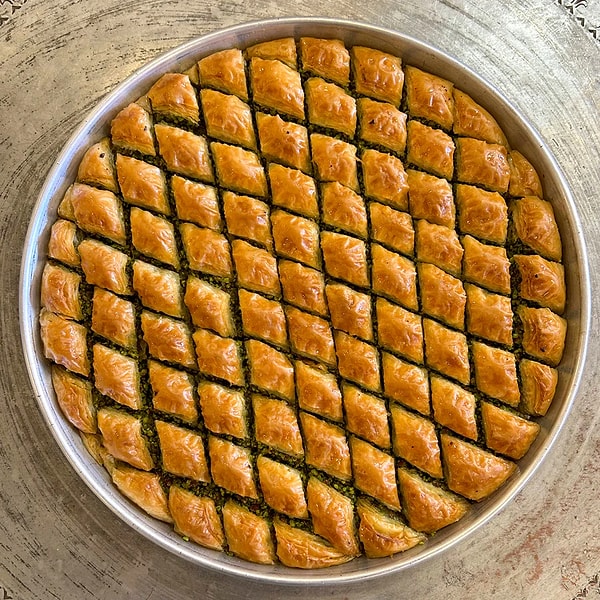 Ayrıca, Kahramanmaraş Dulkadiroğlu merkezli baklava üreticisi Berat Kılıççalan - Safir Baklava firması da yer aldı. Bakanlık, Safir Baklava'nın ürünlerinde 'Yer Fıstığı' kullandığını tespit etti.