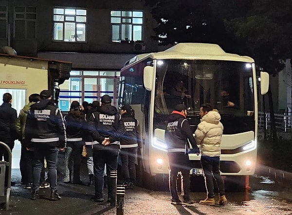 Beşiktaş Belediyesi’ne yönelik gerçekleştirilen soruşturma kapsamında suç örgütüne liderlik yaptığı iddia edilen Beşiktaş Belediye Başkanı Rıza Akpolat ve Aziz İhsan Aktaş'ın da aralarında olduğu 31 şüpheli tutuklama talebi ile İstanbul Sulh Ceza Hakimliği’ne sevk edildi.