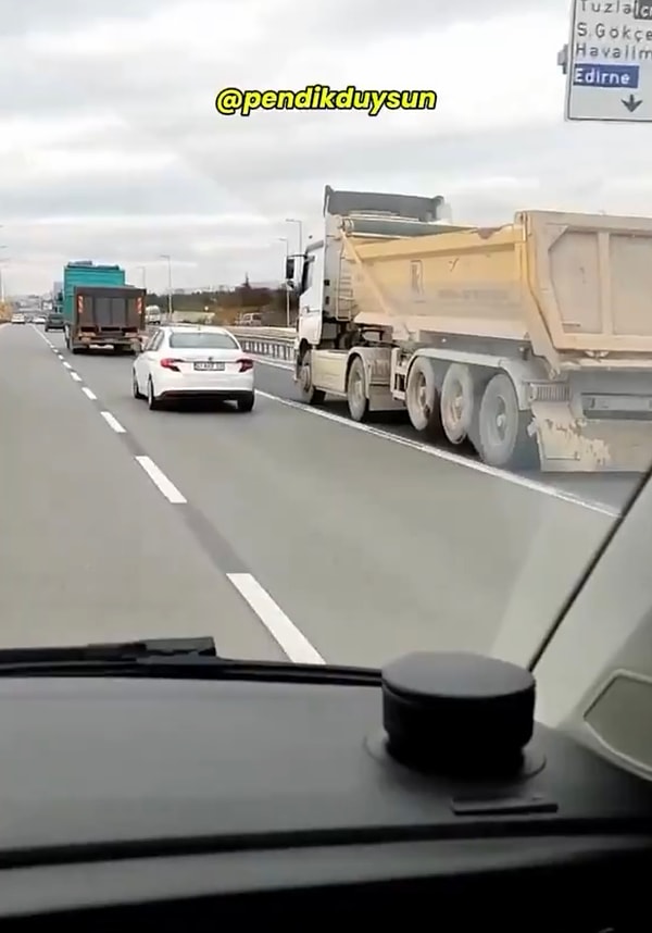 Sosyal medyada viral olan videoya trafiği tehlikeye attığı için tepki gösterenler de oldu, yalnızca iyi bir şoför olduğunu söyleyenler de.