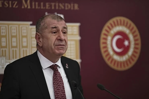 Ümit Özdağ hakkında açılan soruşturma için geçtiğimiz saatlerde sosyal medyadan yaptığı ilk açıklamada, "Erdoğan’a hakaret iddiası ile İstanbul Cumhuriyet Başsavcılığı tarafından soruşturma başlatılan konuşmamı Antalya’da Zafer Partisi 4. il Başkanları Çalıştayında yaptım. Konuşma yeri Antalya. Antalya Başsavcılığı soruşturma açmıyor. Erdoğan ve ben Ankara’dayız. Ankara Başsavcılığı da soruşturma açmıyor. İstanbul Başsavcılığı açıyor. Bu konuşmayı 1000 defa daha yapmaya hazırım. İster hapse atın, ister kurşuna dizin. Atatürk’ten ve kurduğu Cumhuriyet’ten taviz vermeyeceğiz. Atatürk’e ve Cumhuriyete saldırılara cevap vereceğiz." ifadelerini kullanmıştı.