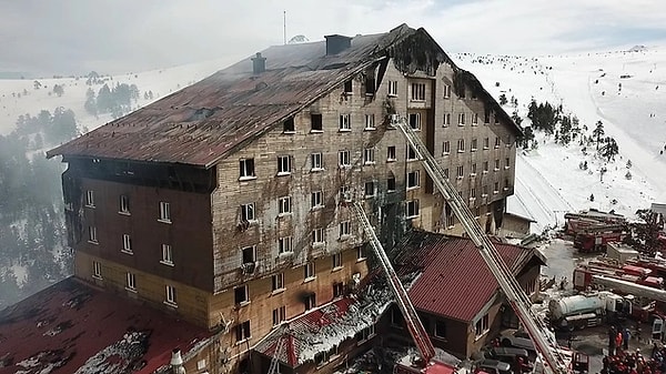 İçişleri Bakanı Ali Yerlikaya hayatını kaybedenlerin sayısının 66 kişi olduğunu 51 kişinin de yaralı olduğunu açıkladı.