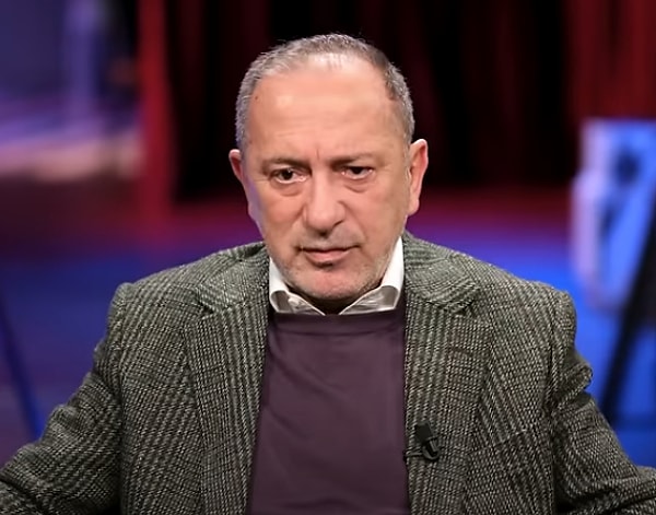 Fatih Altaylı, “Herkes senin gibi gelen ağam, giden paşam demek zorunda mı? Herkes senin gibi AK Parti iktidarda diye sanki dindar, İslamcı bir aileden geliyormuş havası atarak bir yerlerde varlık sürdürmek zorunda mı?” ifadeleriyle Bayülgen’i eleştirdi.