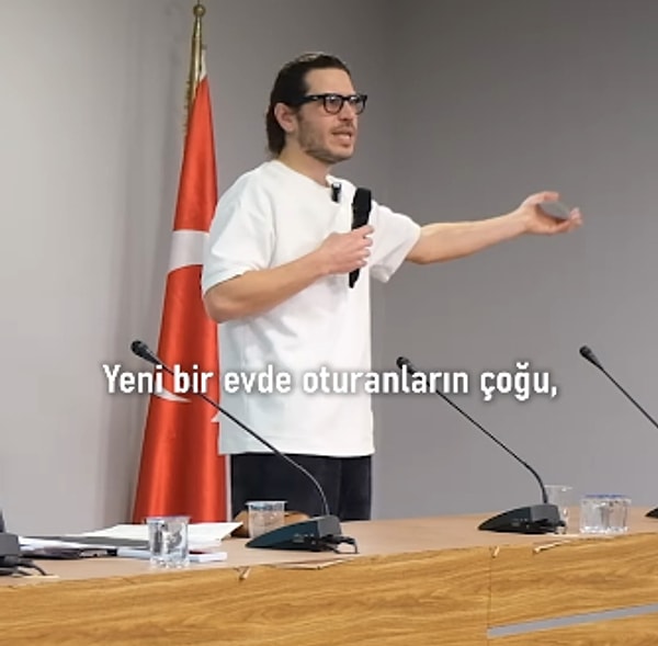 Mimar Sedat Bayrak, paylaşımında inşaat sektöründeki yolsuzluk kültürünün derinliğini vurguladı ve “Birisinin yolsuzluğunu ortaya çıkarsan, diğerine haksızlık yapmış oluyorsun” diyerek sektörün içinde bulunduğu durumu özetledi.