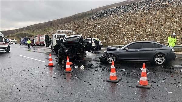 Son zamanlarda trafik kazalarında endişe verici bir artış yaşanıyor. Her geçen gün, gazete ve televizyon haberlerinde yeni bir trafik kazası haberiyle karşılaşıyoruz.