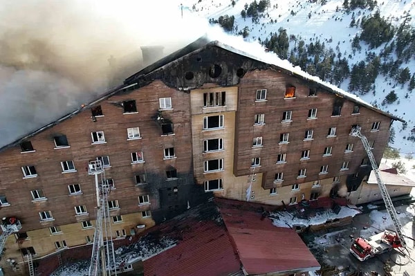 21 Ocak günü Bolu, Kartalkaya'da yaşanan otel faciası sonrasında milli yas ilan edilmesiyle kanallar dizilerin yeni bölümlerini yayınlamaktan vazgeçmişti.